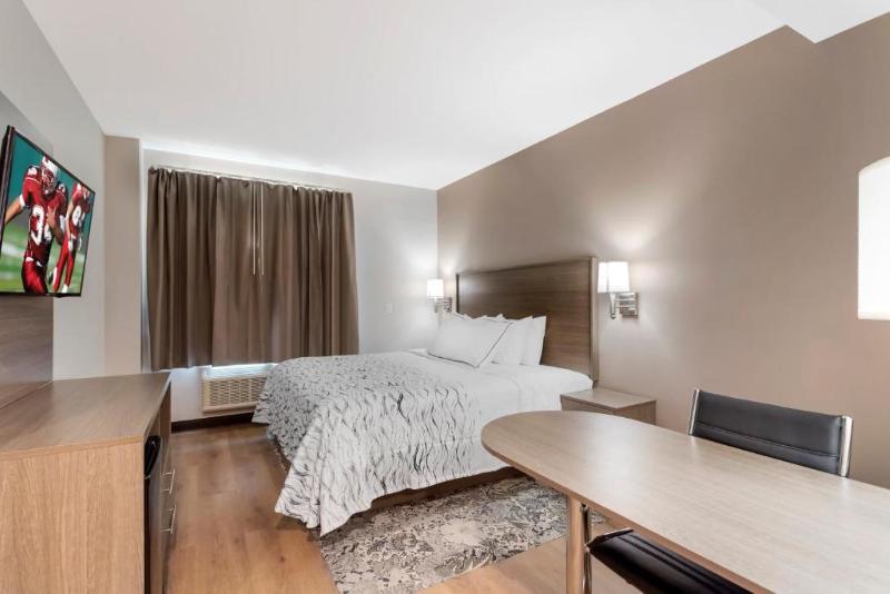 Red Roof Plus+ Jamaica, Ny - Jfk Airport - Image 8