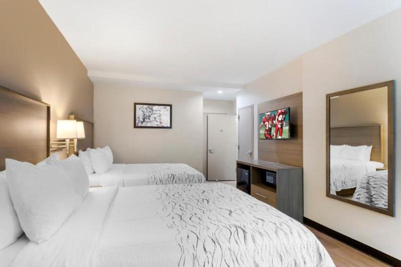 Red Roof Plus+ Jamaica, Ny - Jfk Airport - Image 9