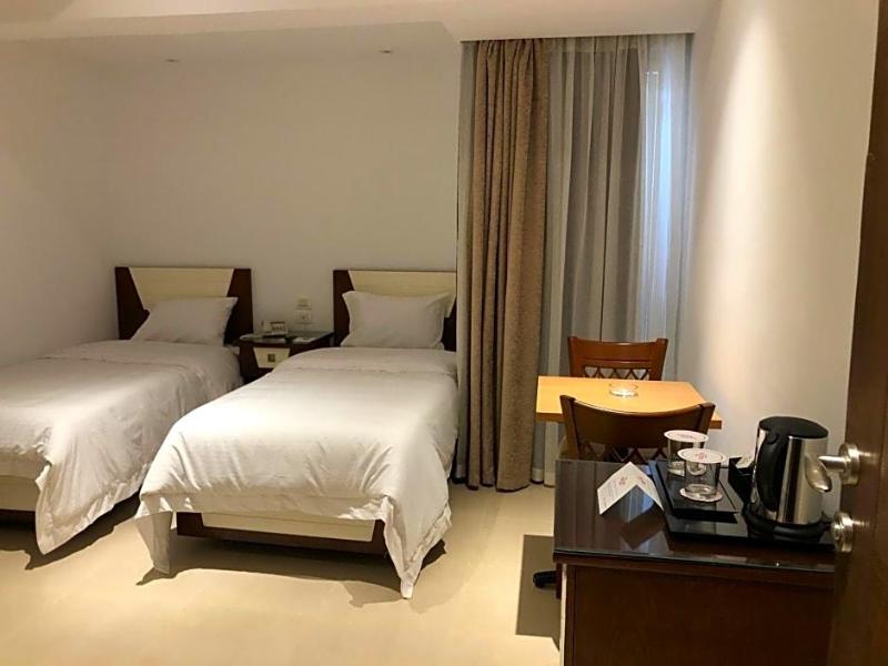 Maxim Hotel image