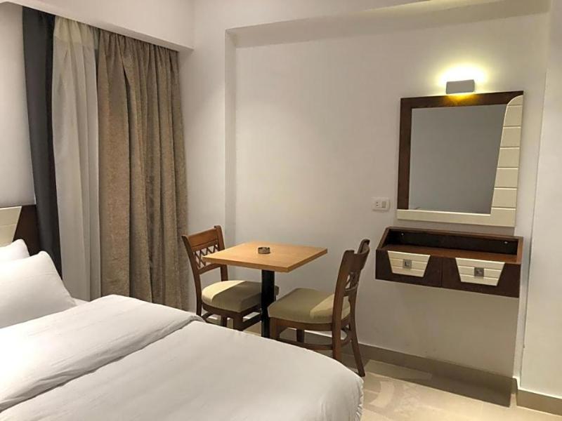 Maxim Hotel image