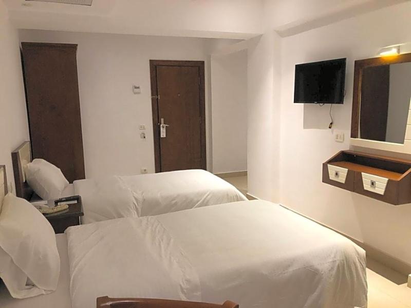 Maxim Hotel image