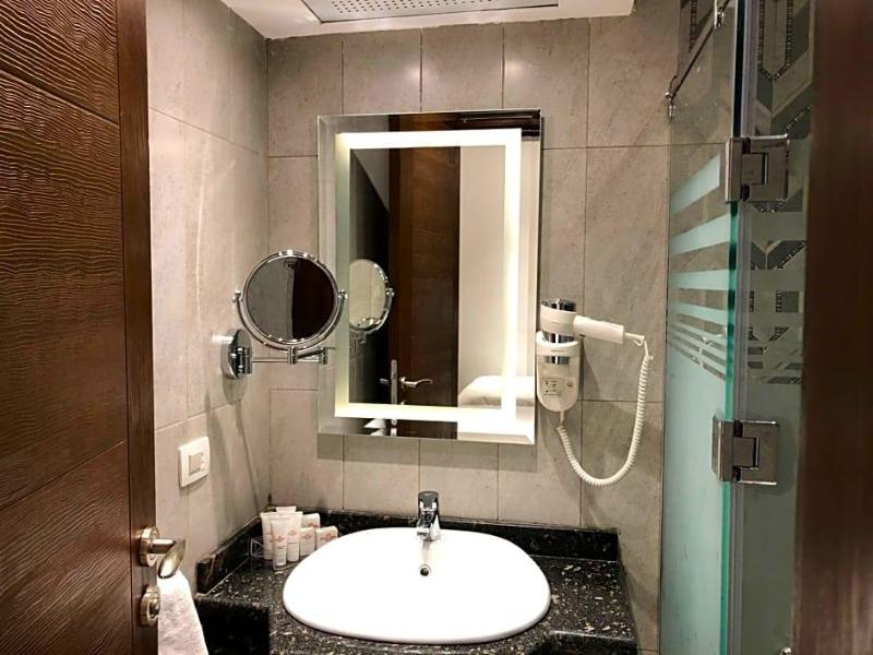 Maxim Hotel image