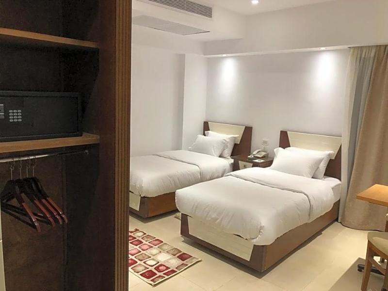 Maxim Hotel image