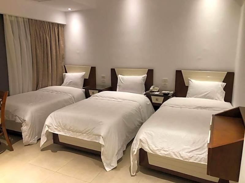 Maxim Hotel image