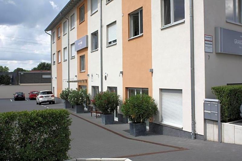 Hotel Grand Tour image