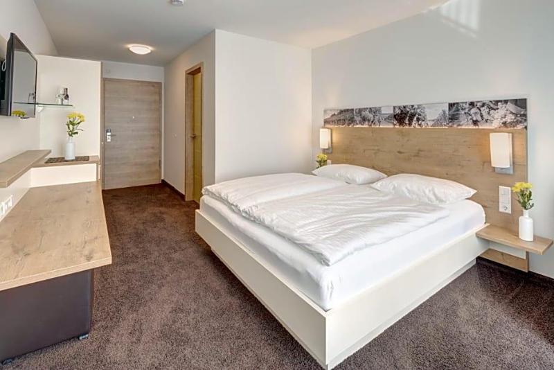 Vinotel Heinz J Schwab image