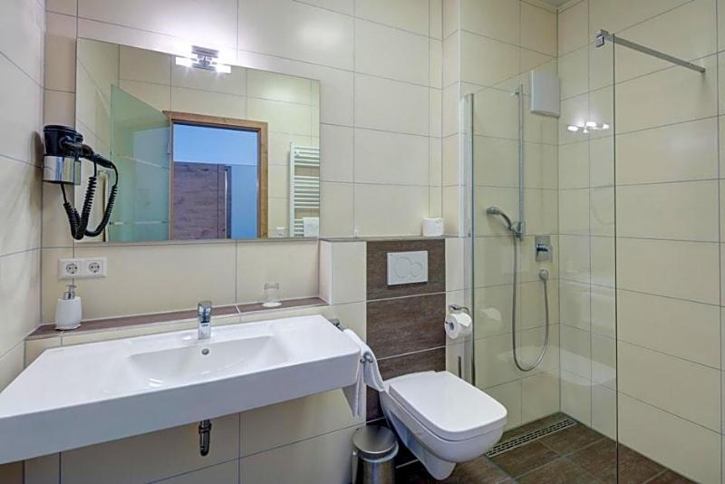 Vinotel Heinz J Schwab image