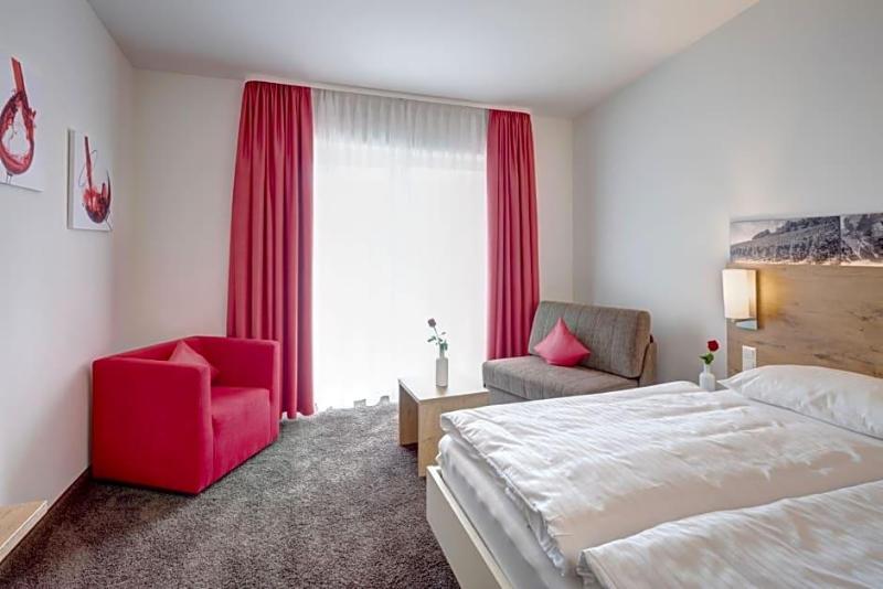 Vinotel Heinz J Schwab image