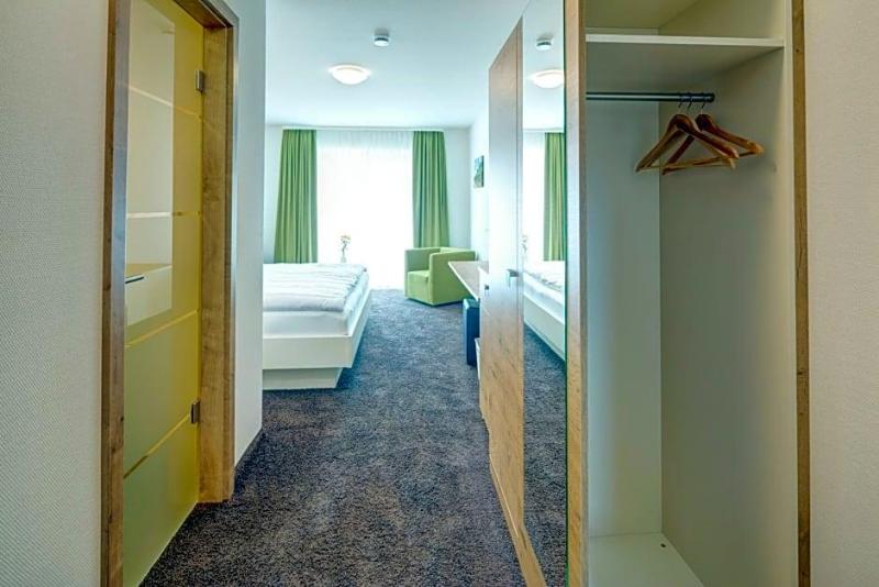 Vinotel Heinz J Schwab image