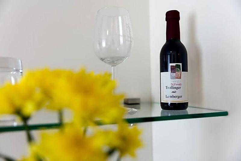 Vinotel Heinz J Schwab image