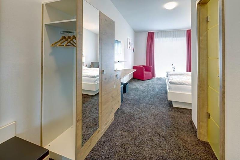 Vinotel Heinz J Schwab image