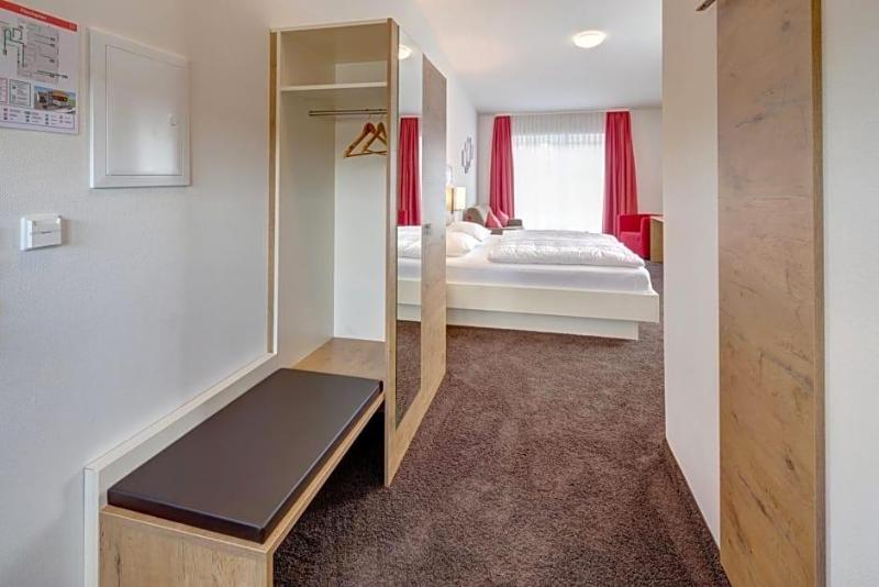 Vinotel Heinz J Schwab image