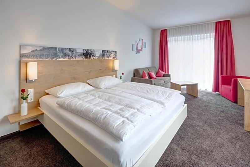 Vinotel Heinz J Schwab image