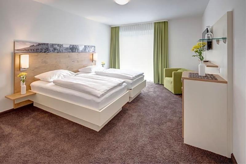 Vinotel Heinz J Schwab image