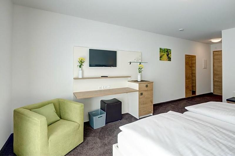 Vinotel Heinz J Schwab image