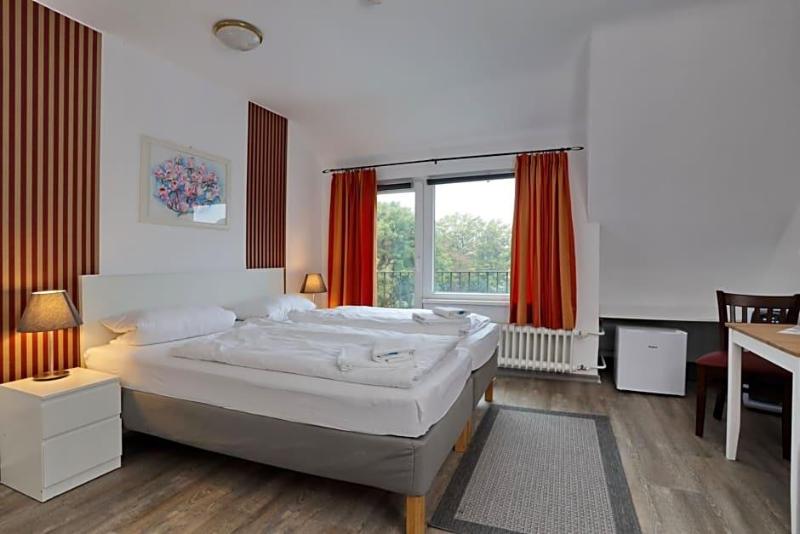 Hotel Am Park image