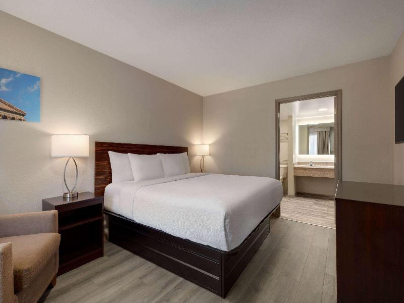 Baymont By Wyndham Emporia VA image