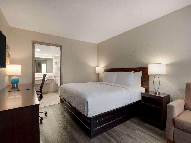Baymont By Wyndham Emporia VA image