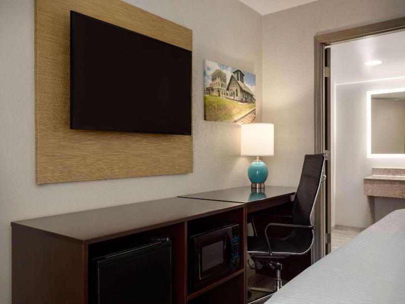 Baymont By Wyndham Emporia VA image