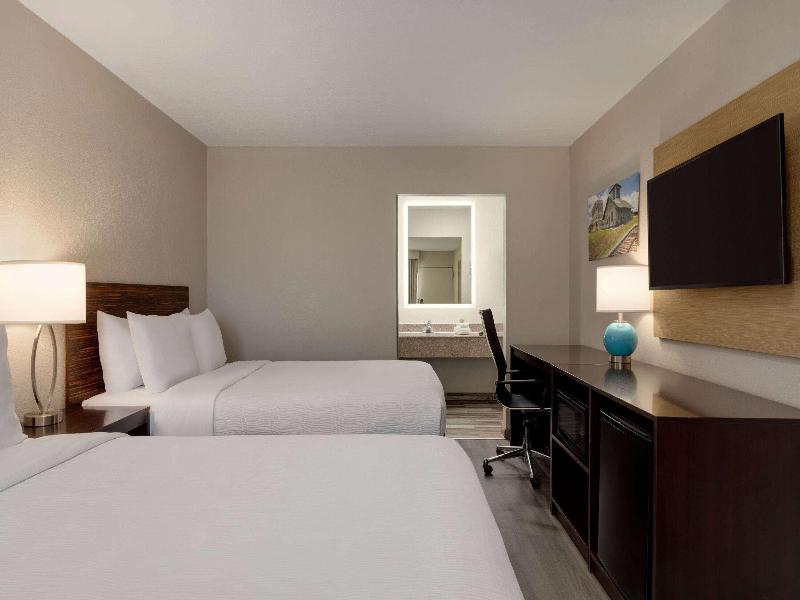 Baymont By Wyndham Emporia VA image