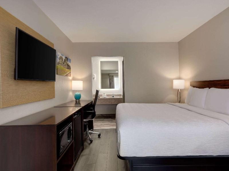 Baymont By Wyndham Emporia VA image
