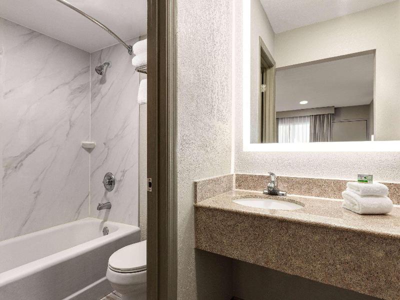 Baymont By Wyndham Emporia VA image