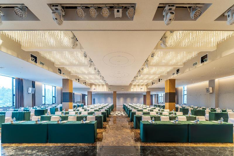 Holiday Inn Jiuhua Mountain Hot Spring image
