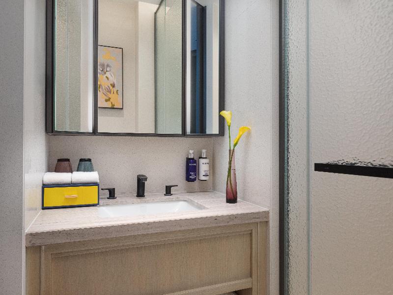 Voco Suites Shanghai Hongqiao Cbd image