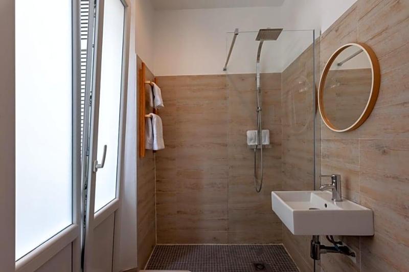 Hotel L Hotera image