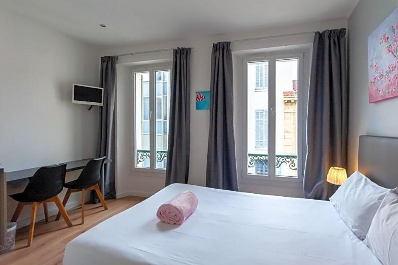 Hotel L Hotera image