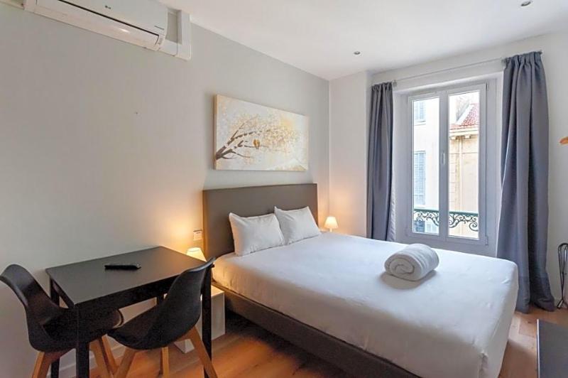 Hotel L Hotera image