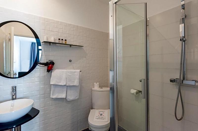 Hotel L Hotera image