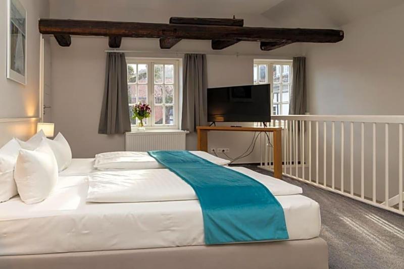 Schiefer Suite Hotel Apartments image