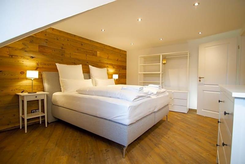 Schiefer Suite Hotel Apartments image