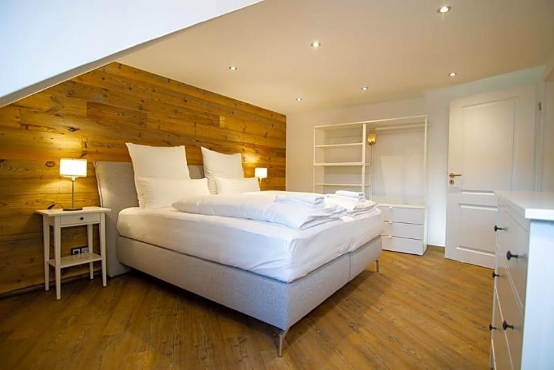 Schiefer Suite Hotel Apartments image