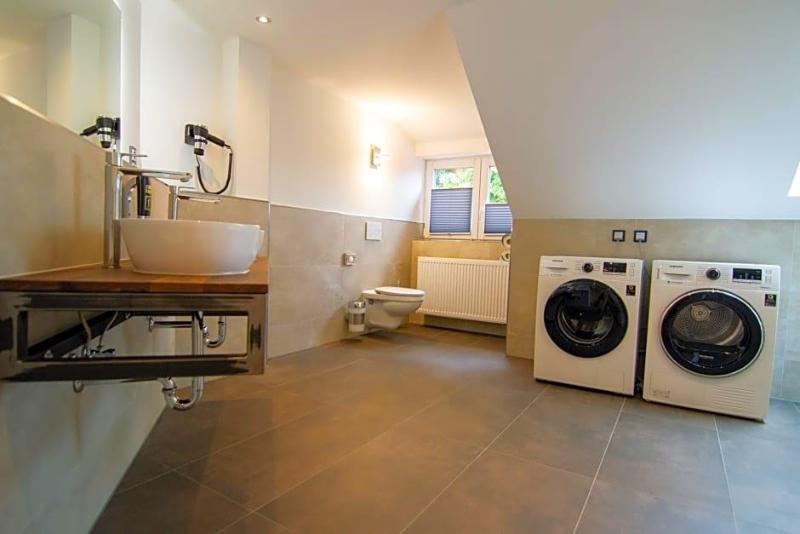 Schiefer Suite Hotel Apartments image
