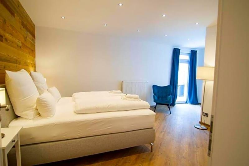 Schiefer Suite Hotel Apartments image