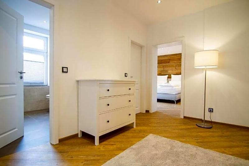 Schiefer Suite Hotel Apartments image