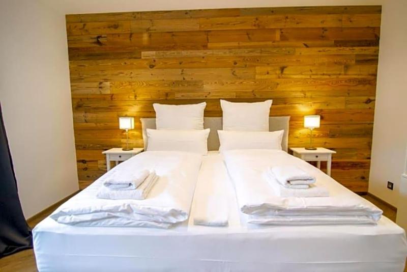 Schiefer Suite Hotel Apartments image