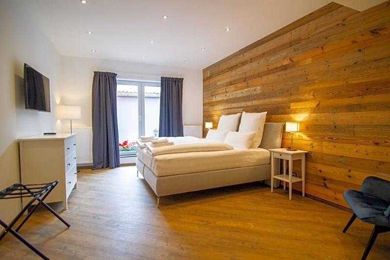 Schiefer Suite Hotel Apartments image