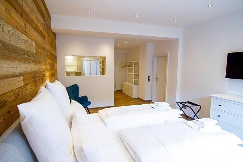 Schiefer Suite Hotel Apartments image
