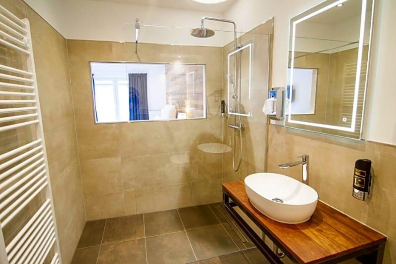 Schiefer Suite Hotel Apartments image