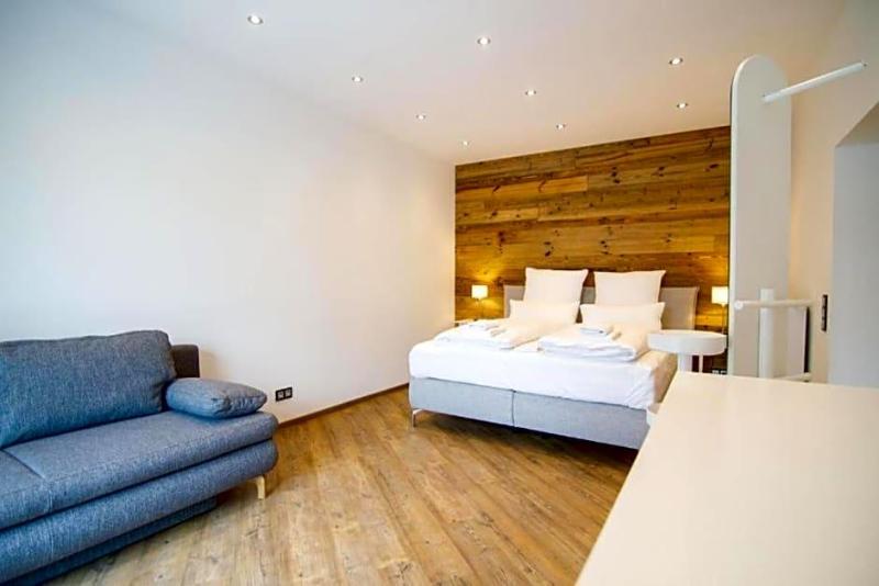 Schiefer Suite Hotel Apartments image