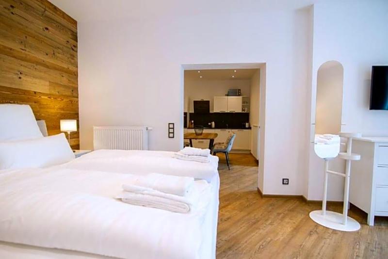 Schiefer Suite Hotel Apartments image