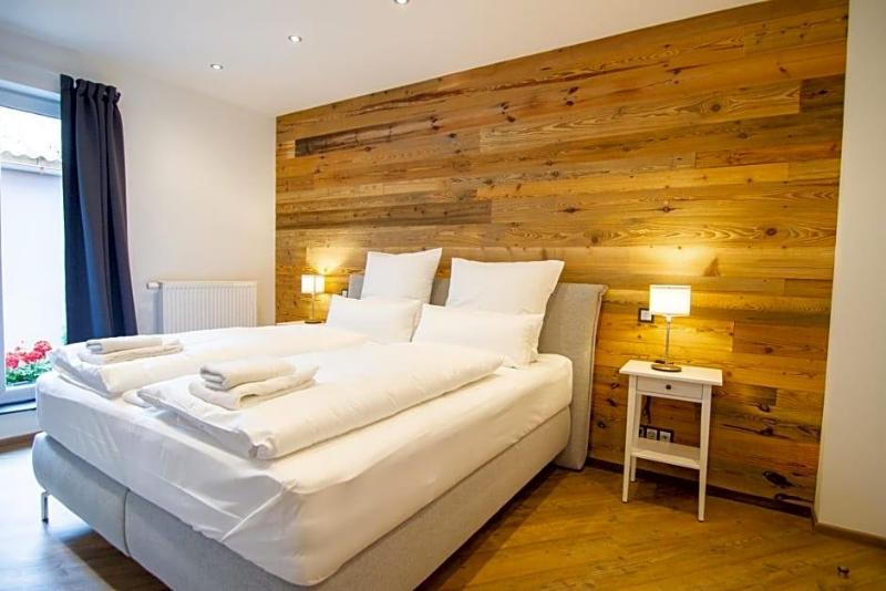 Schiefer Suite Hotel Apartments image