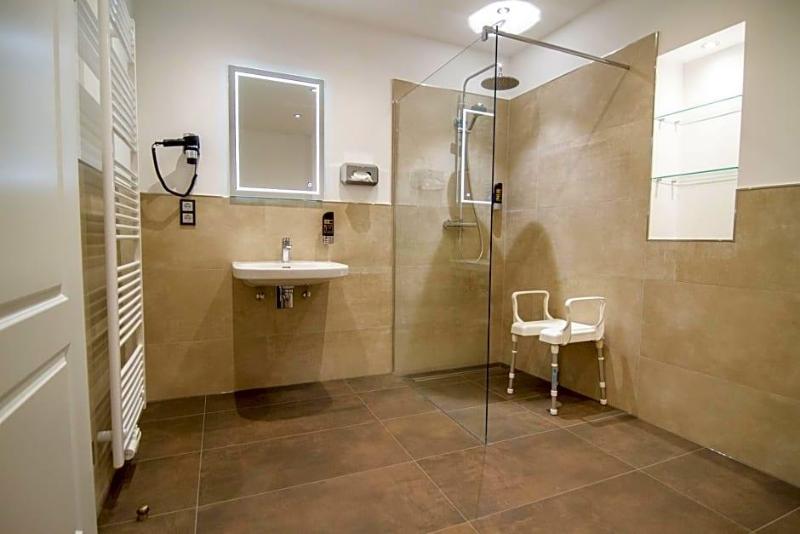 Schiefer Suite Hotel Apartments image