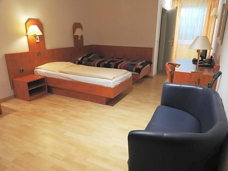 Hotel Dorfschv Nke image