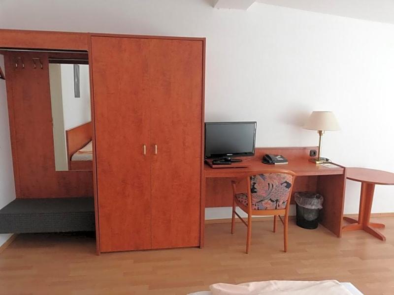 Hotel Dorfschv Nke image
