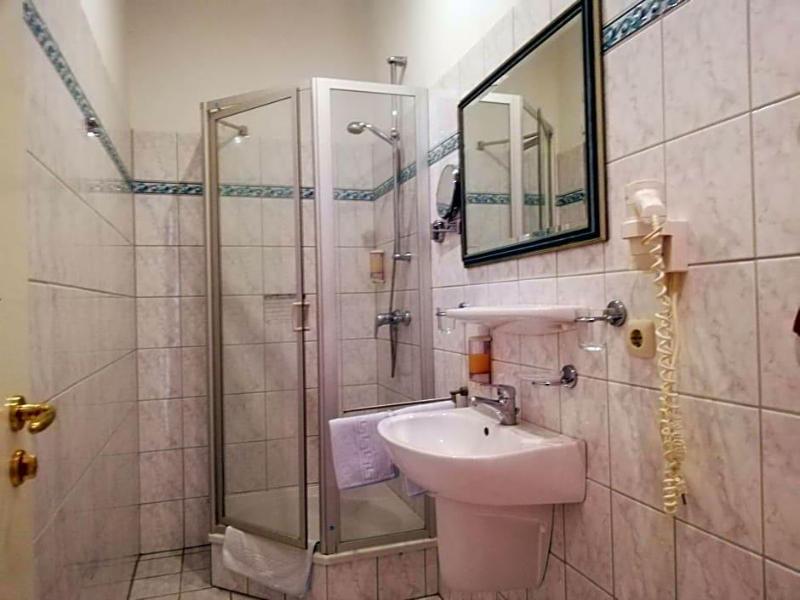 Hotel Dorfschv Nke image