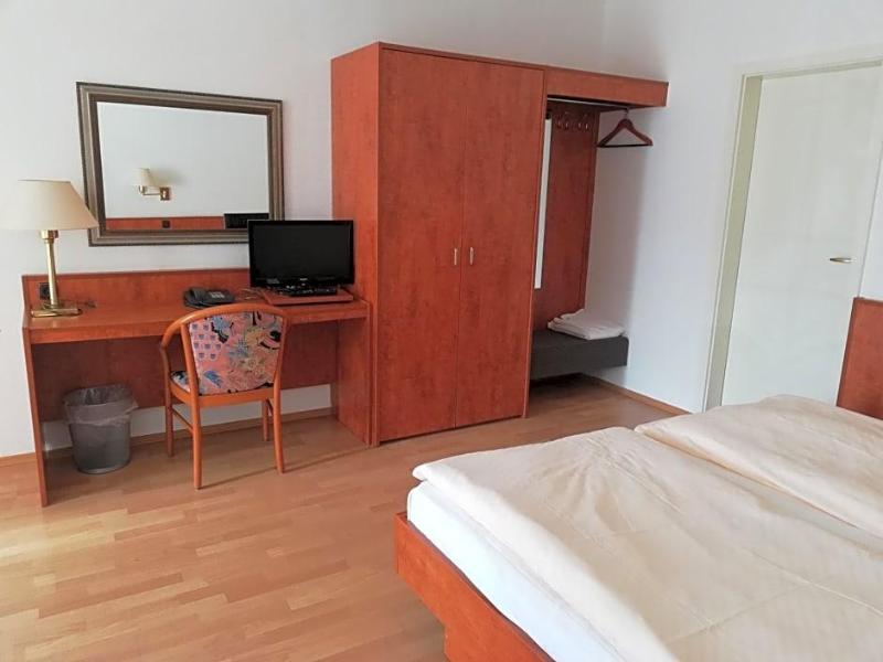 Hotel Dorfschv Nke image